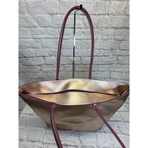 Bath & Body Works VIP Pink Rose Gold Metallic Shimmer Zippered Tote Faux Leather - Picture 11 of 13